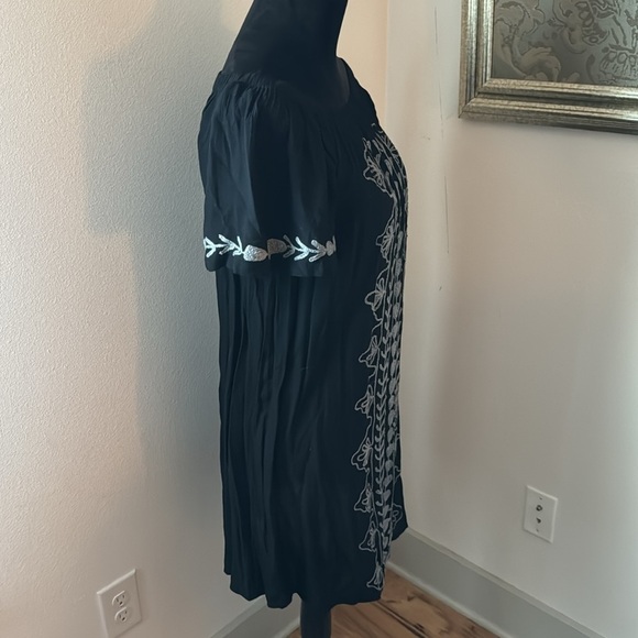 EXIST black boho dress off the shoulder gray embroidered front short sleeves - Picture 5 of 7
